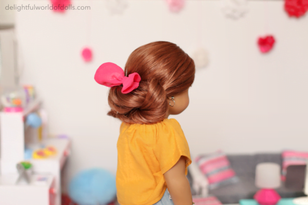 doll hairstyle with bow